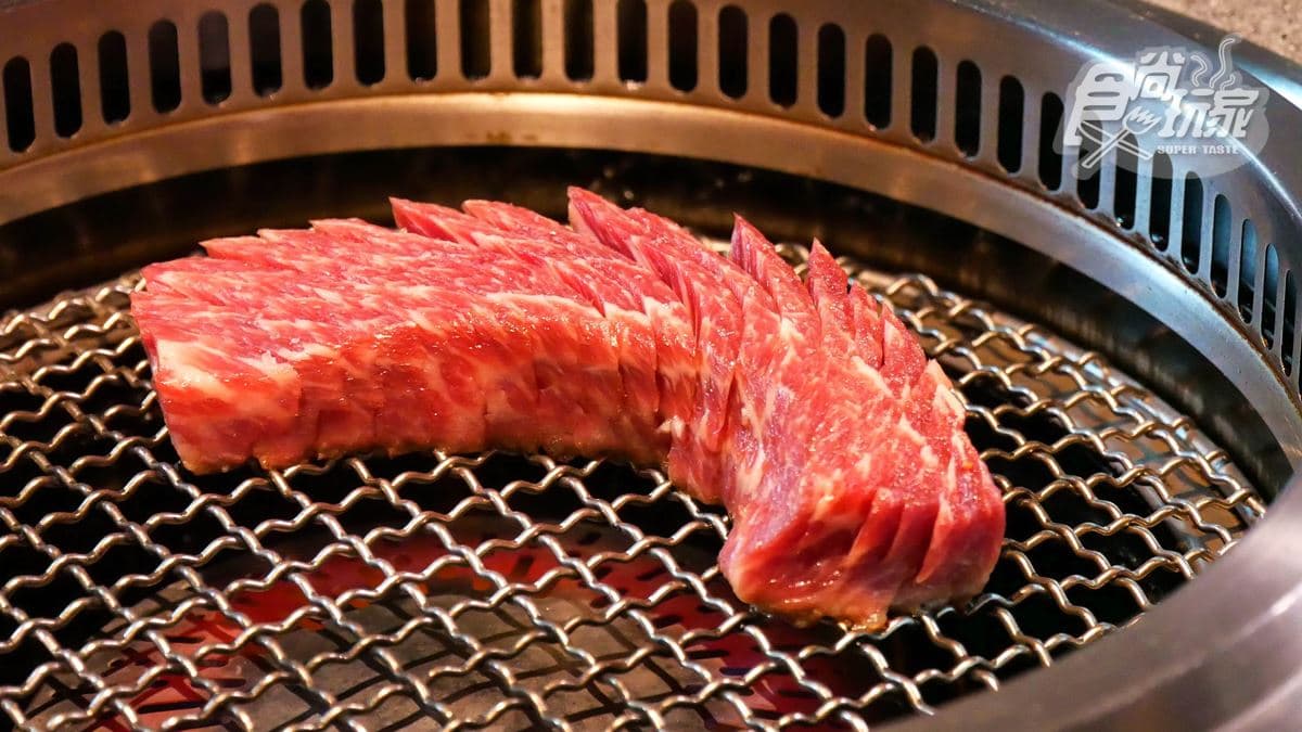 這條「龍」很可以!「鑽石切法」牛小排外酥內嫩,限時再送「燒肉花」 這條「龍」很可以!「鑽石切法」牛小排外酥內嫩,限時再送「燒肉花」