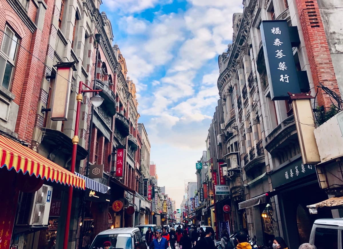 比喝星冰樂還便宜！每人最低150元能住飯店，走路就到「萬能車站」偽出國打卡超方便