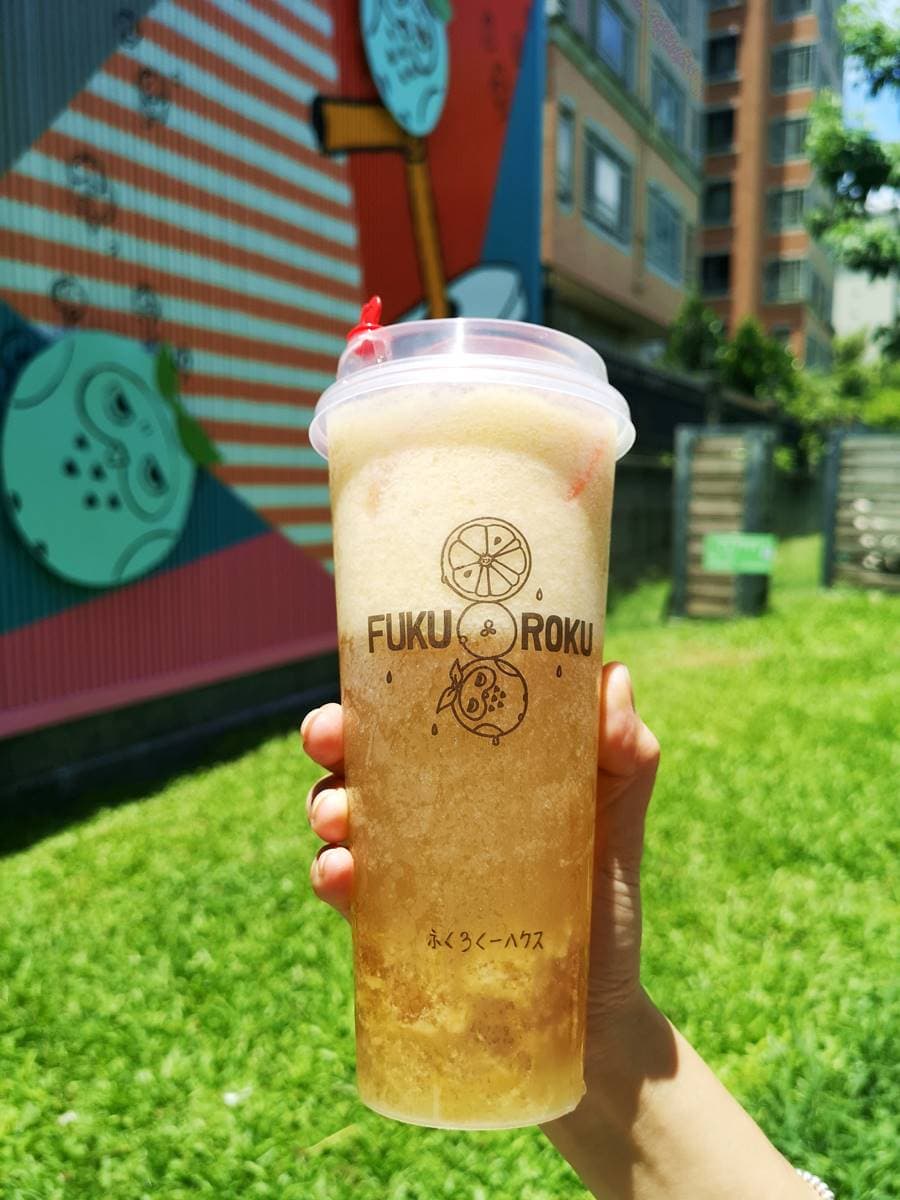 【新開店】網美系手搖飲開幕「免費送你喝」，還能打卡全台最大貓頭鷹彩繪牆