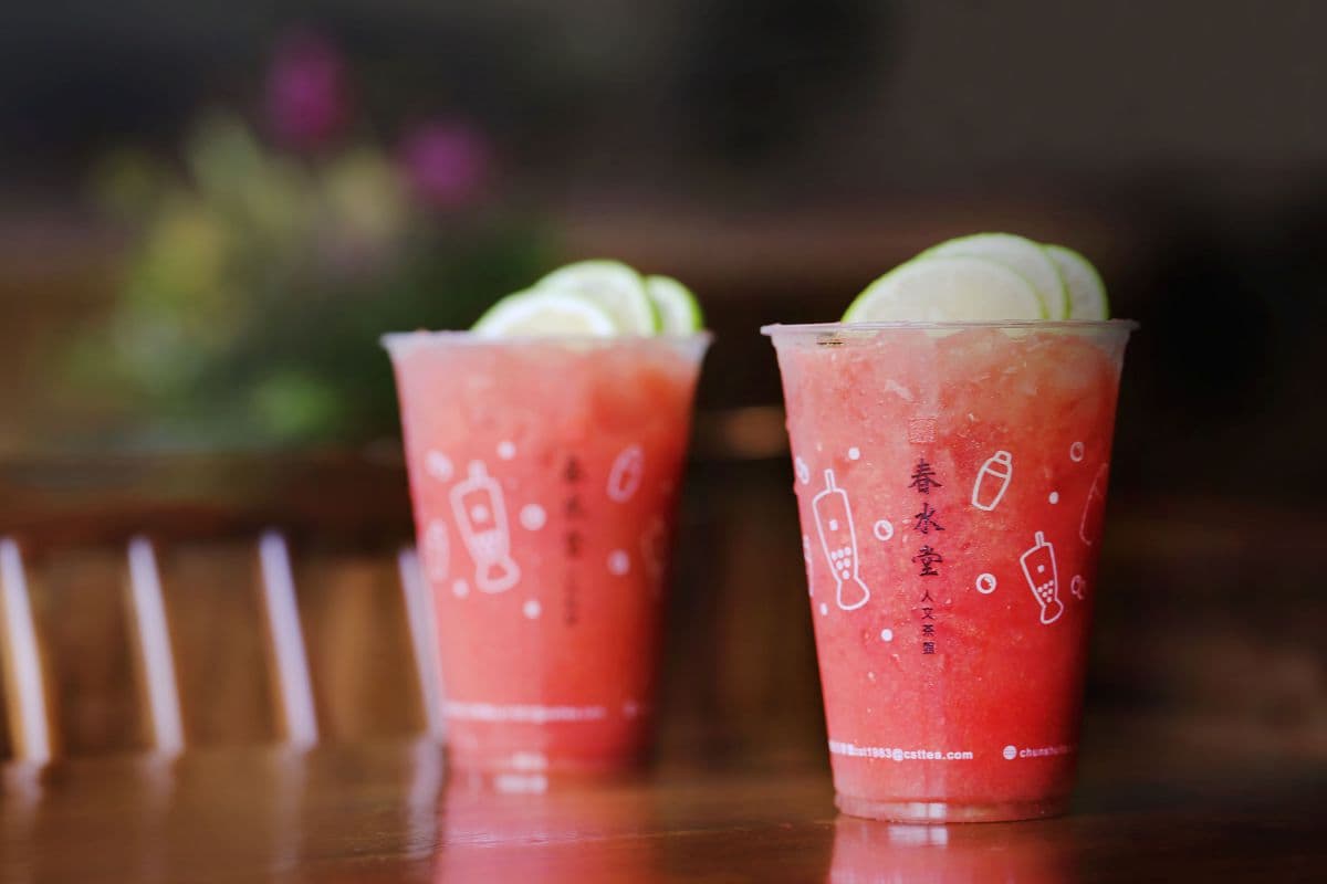 消暑盛品！春水堂最新「紅心芭樂檸檬綠茶」，清爽酸甜超解渴