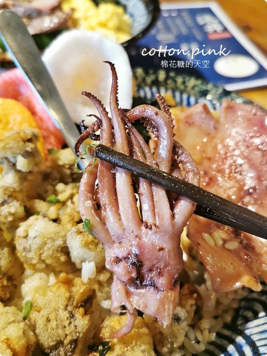 超澎派！台中爆料系丼飯鋪滿蚵仔酥、Q脆魷魚，還可加點配餐享海陸雙拼