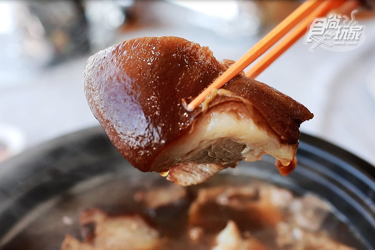 全台獨家整隻牛膝花雕鍋、會跳舞的香Q豬腳，台南私房料理一食入魂
