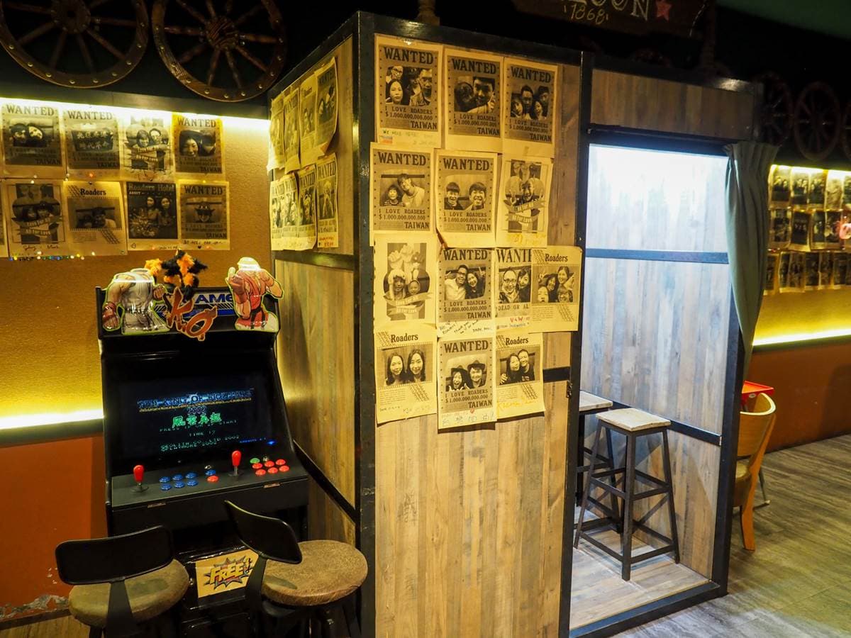 吃喝玩樂全包！西門町網美旅店遊戲機台免費打到爽，點心自助吧任你吃
