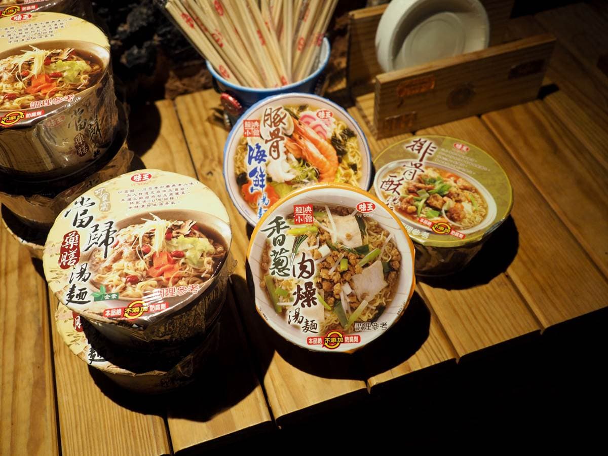 吃喝玩樂全包！西門町網美旅店遊戲機台免費打到爽，點心自助吧任你吃