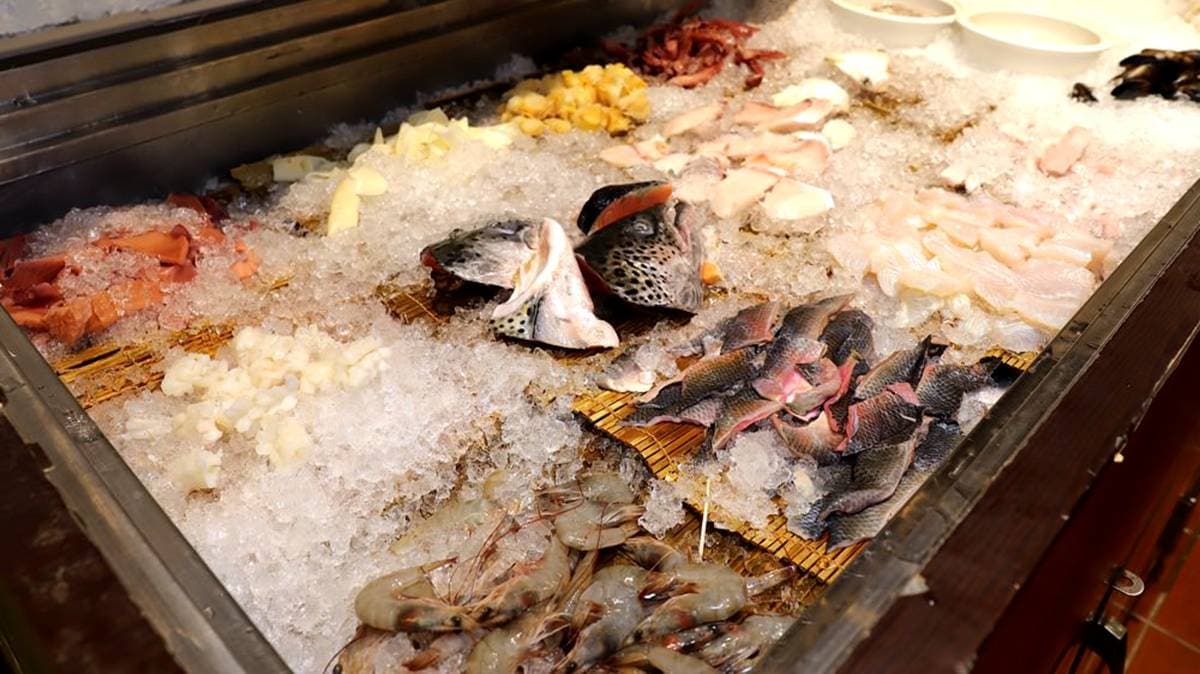 台南美食就是狂！肉品+海鮮鐵板燒吃到飽600元有找，壽喜燒+火鍋也任吃