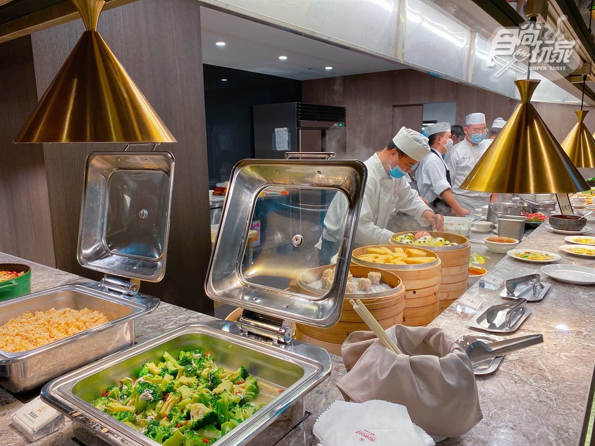 超狂飯店「雷神索爾椅」打卡！網美Buffet「整盆楊枝甘露」吃到飽，還能睡到下午3點才退房