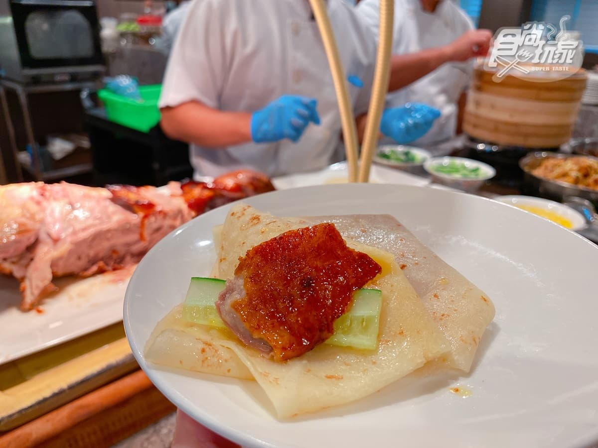 超狂飯店「雷神索爾椅」打卡！網美Buffet「整盆楊枝甘露」吃到飽，還能睡到下午3點才退房