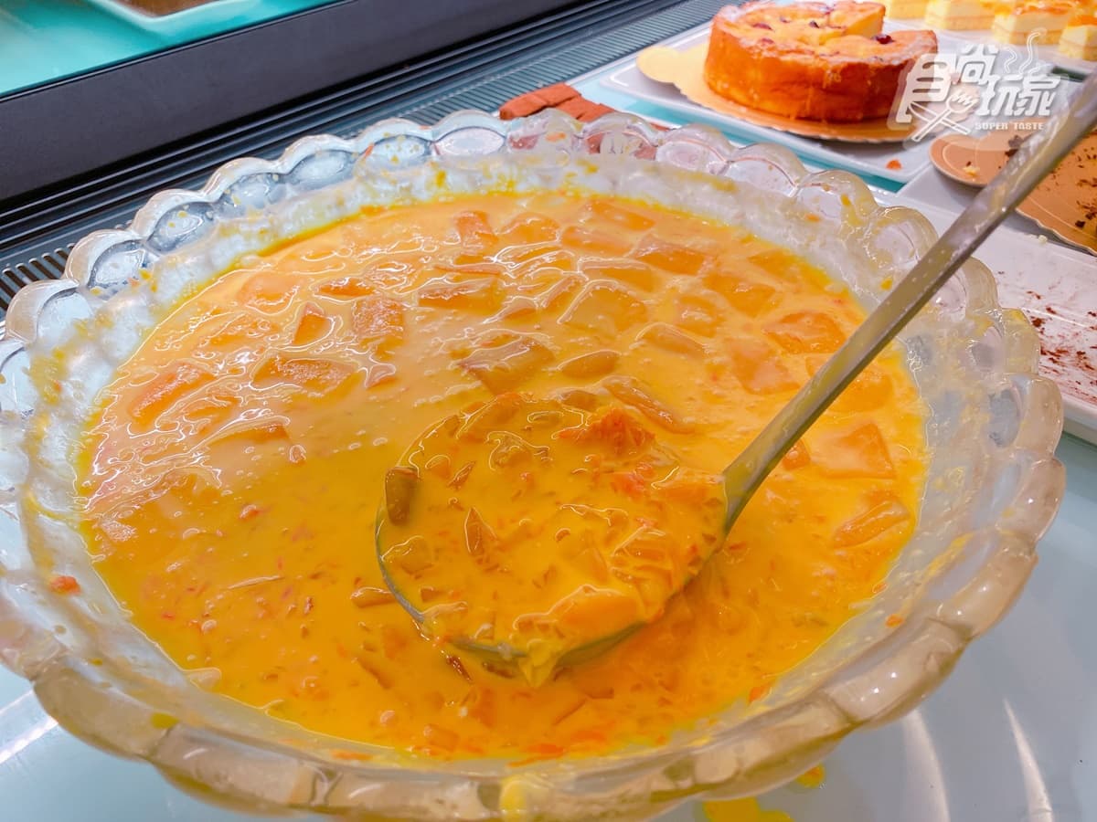超狂飯店「雷神索爾椅」打卡！網美Buffet「整盆楊枝甘露」吃到飽，還能睡到下午3點才退房