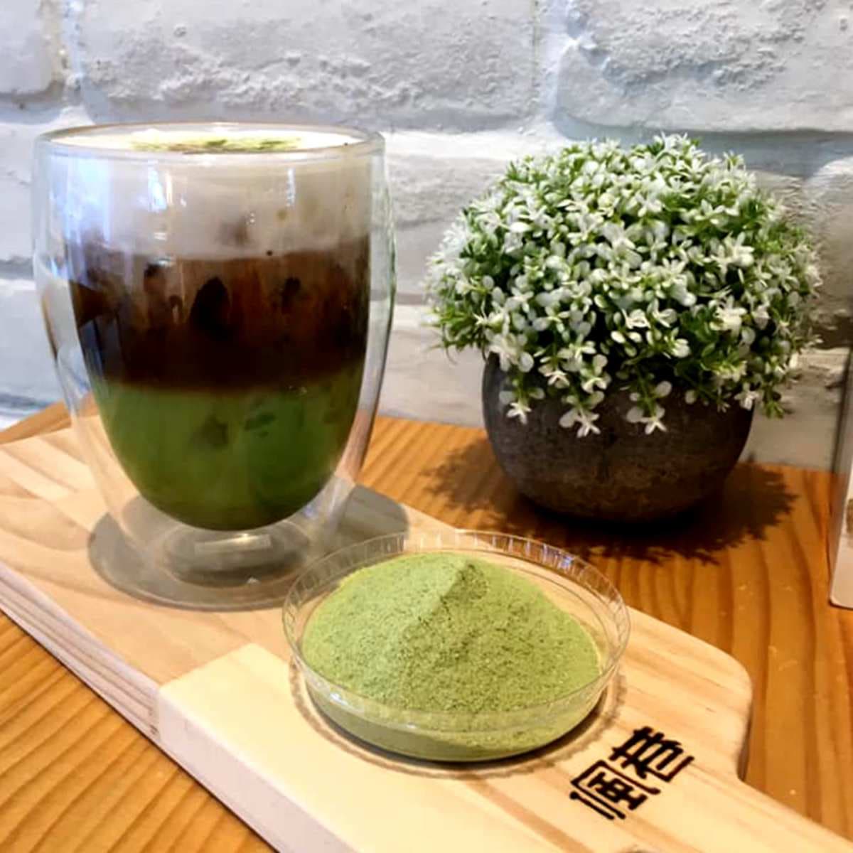 考驗你對香菜的愛！香菜拿鐵、香菜千層，台式抹茶連北斗「銀樓媽祖」都好奇