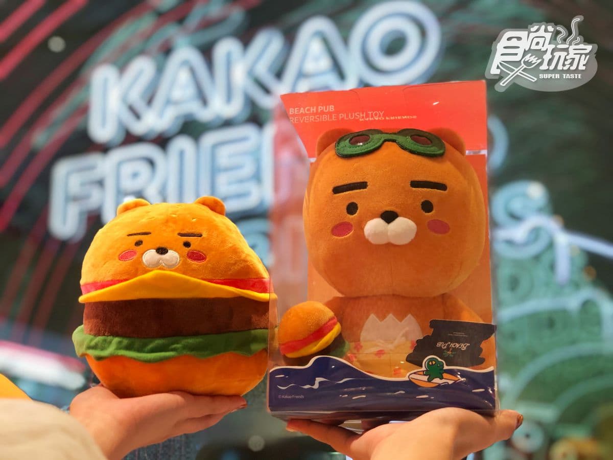 萊恩真的來了!台灣首間「KAKAO FRIENDS專賣店」,來就送獨家限定RYNA扇 萊恩真的來了!台灣首間「KAKAO FRIENDS專賣店」,來就送獨家限定RYNA扇