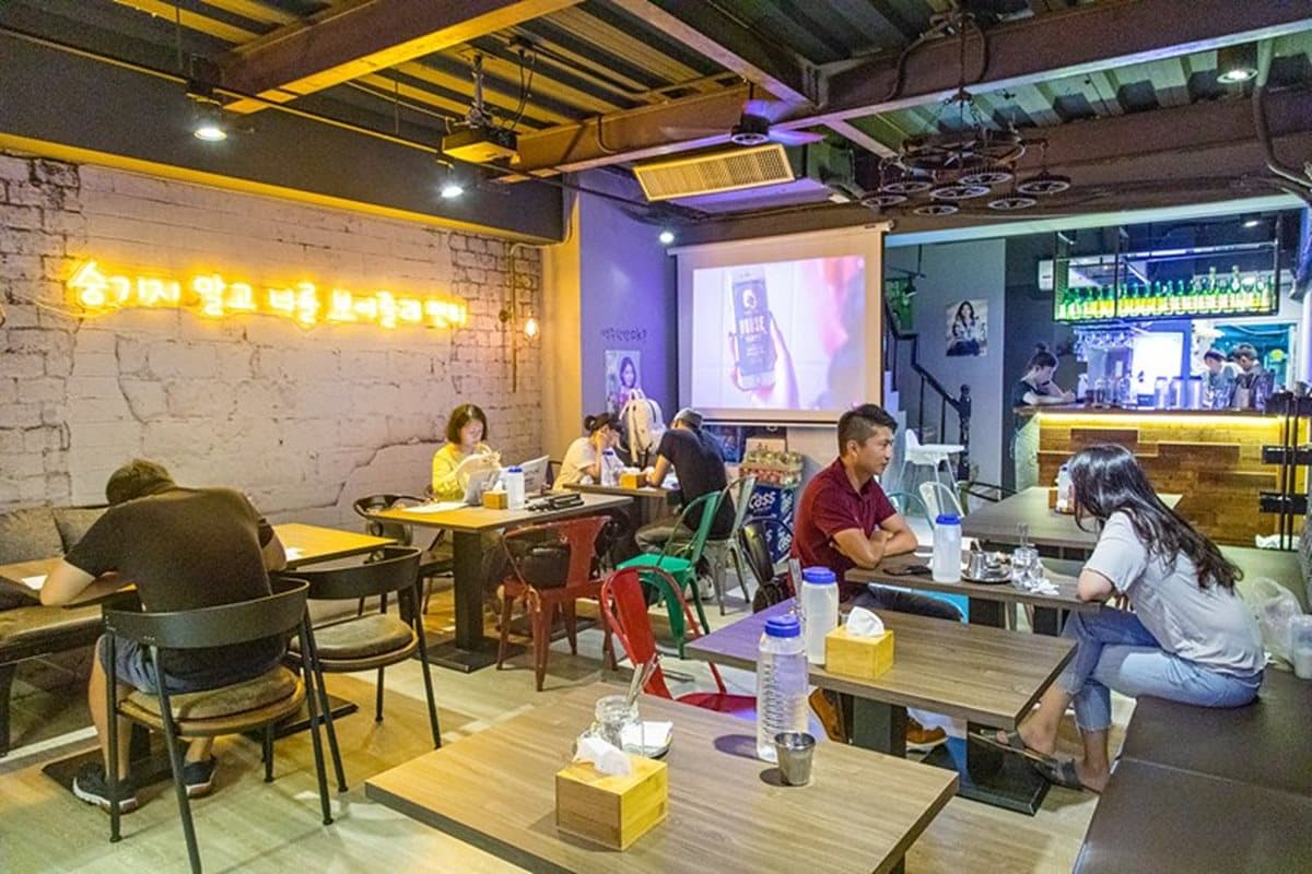 去不了韓國就來這！罕見韓式餐酒館必點超大生蠔冷麵、「韓劇」調酒
