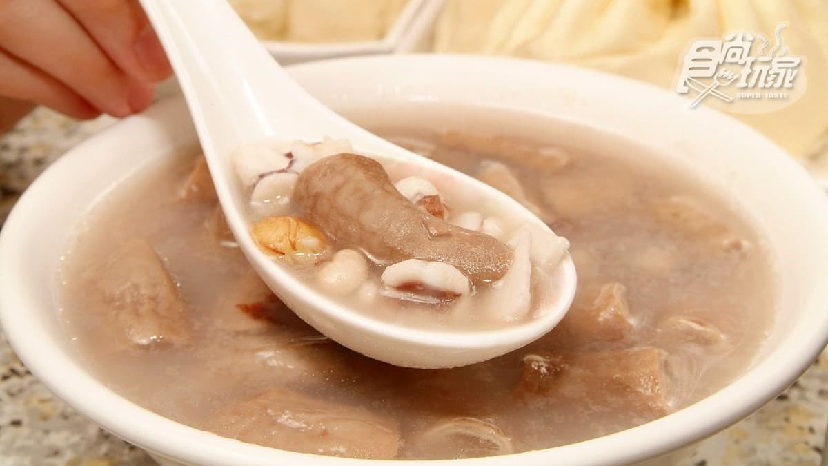 四神湯料多又實在，湯喝不夠還能免費續加！
