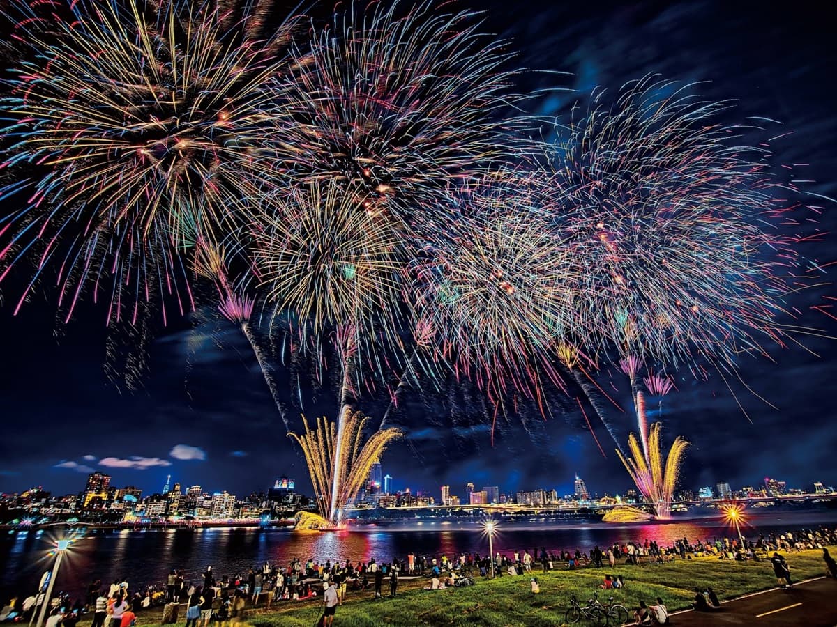 確定了!「2020大稻埕情人節」延至8/29,全台最嗨480秒煙火+5小時情歌演唱必衝 確定了!「2020大稻埕情人節」延至8/29,全台最嗨480秒煙火+5小時情歌演唱必衝