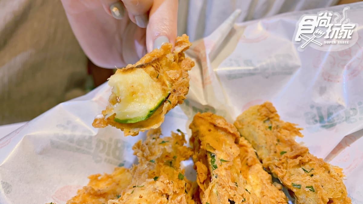【新開店】IG紅翻！超狂「鬆餅炸雞漢堡」必點，邪惡餐點只賣晚上