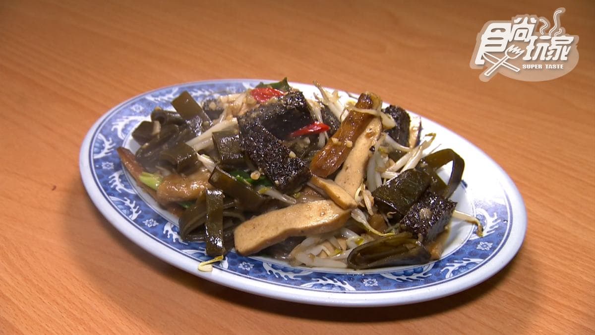 菜單還有販售相當特別的「炒滷味」。