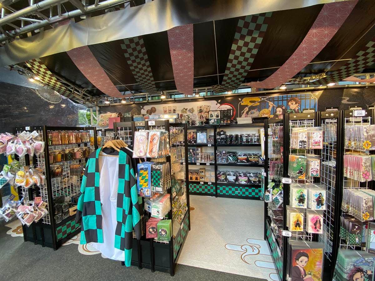 粉絲快衝！台北「鬼滅之刃快閃店」搶拍巨型扭蛋機、打卡牆，還有限量福袋