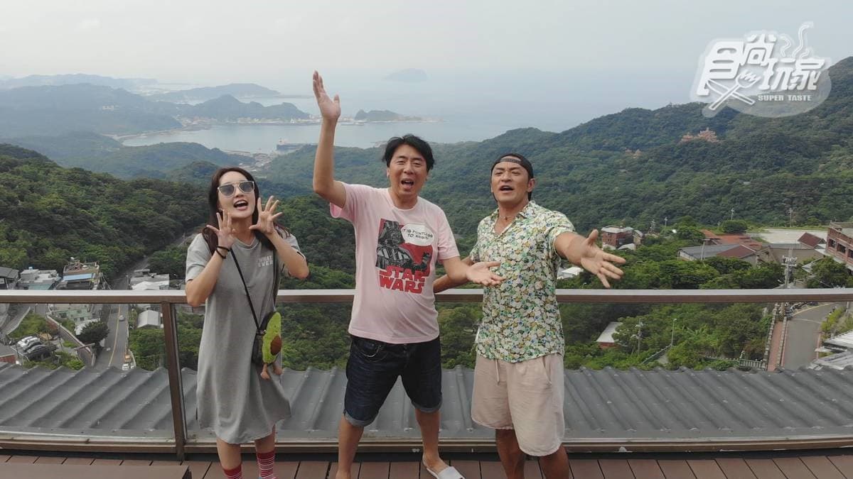 《瘋狂總部》扮古人穿梭九份老街，梁赫群見女裝夢多驚呼：「鬼門不是關了嗎？」