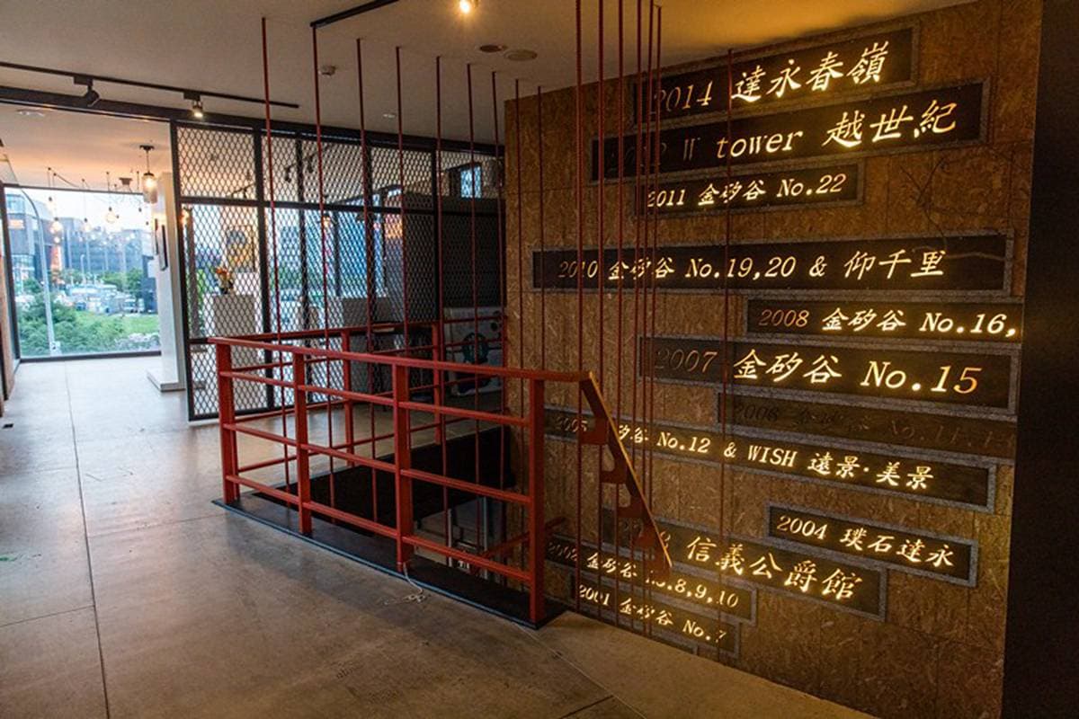 網美打卡最愛!內湖「貨櫃玻璃屋」餐廳日夜都好拍,必點清爽封肉帶中藥香 網美打卡最愛!內湖「貨櫃玻璃屋」餐廳日夜都好拍,必點清爽封肉帶中藥香