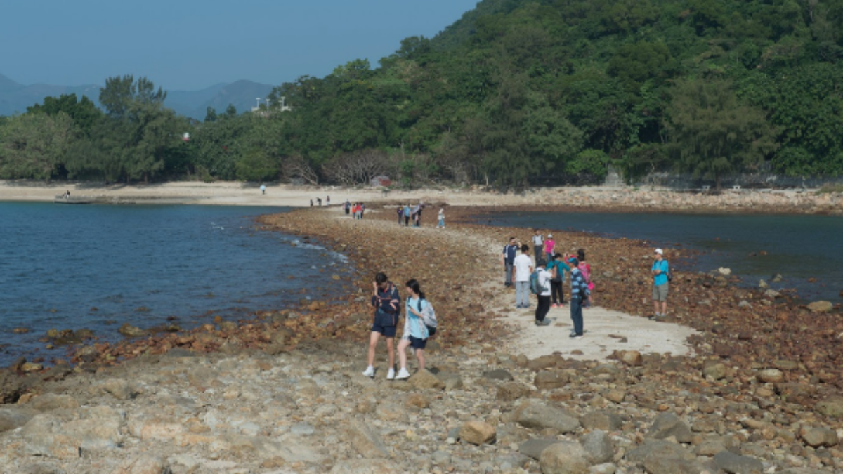 原來香港也可以這麼慵懶～西貢一日遊，吃海膽海鮮，美拍鹽田梓小教堂