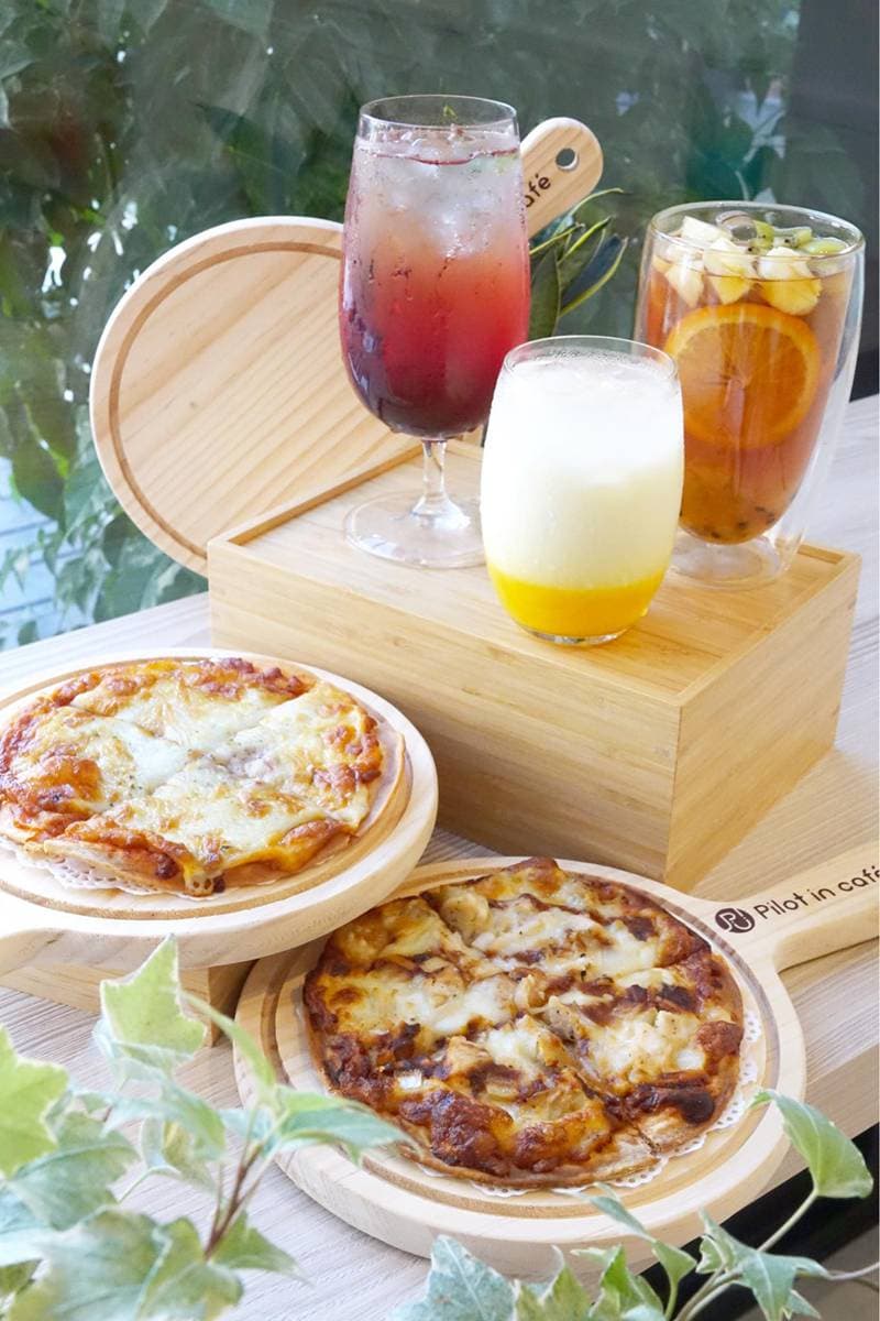 【新開店】偽出國不夠看，直接來「開飛機」！桃園這家咖啡館有1：1「飛行模擬器」