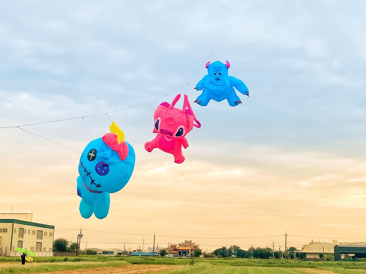 史迪奇、毛怪可愛出沒！「桃園國際風箏節」週末登場，10公尺太空人、超夯動漫飛上天