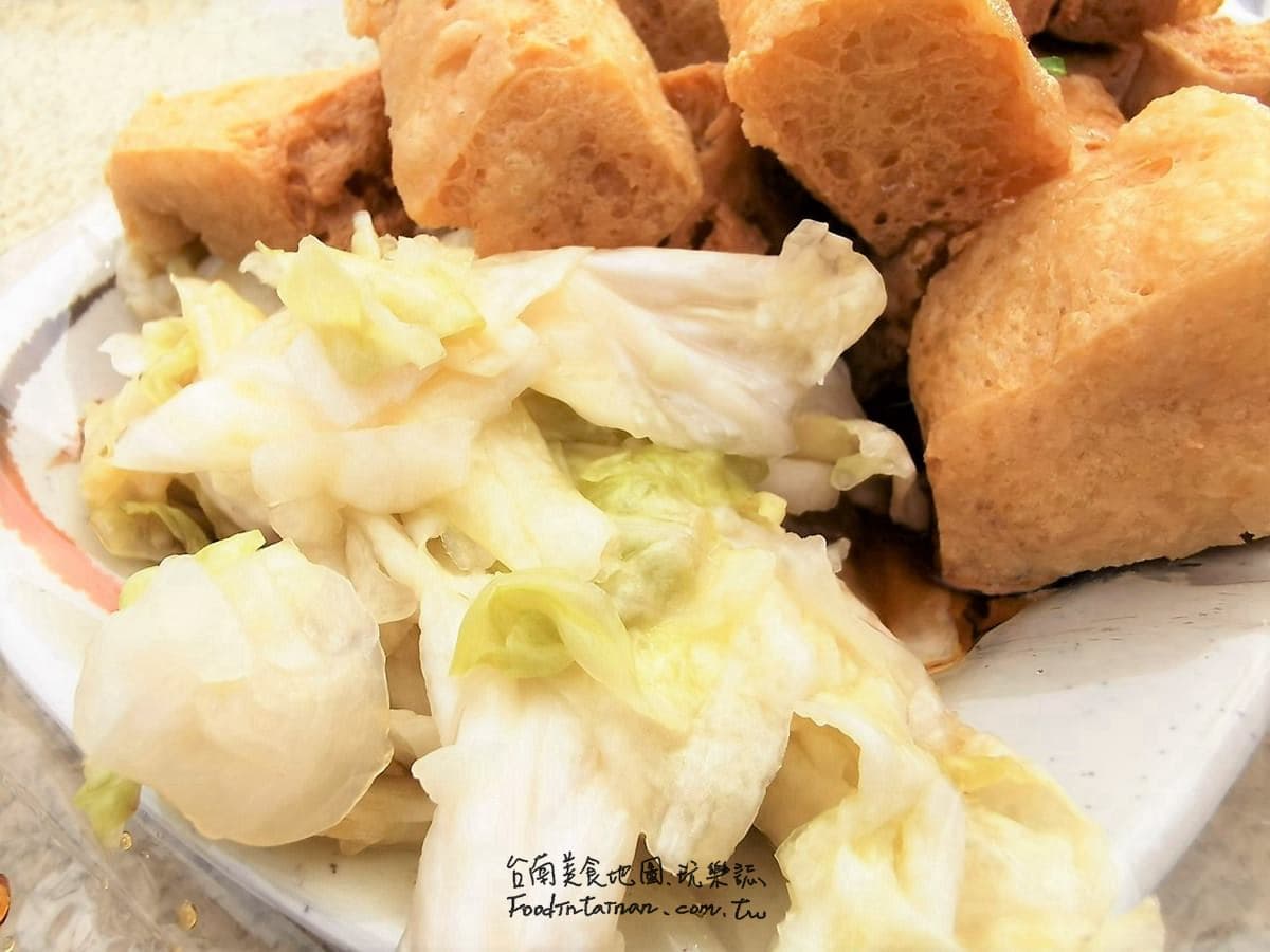 1週只賣4天還要抽號碼牌!台南廟前臭豆腐2次油炸超酥脆,必搭台式泡菜更爽口 1週只賣4天還要抽號碼牌!台南廟前臭豆腐2次油炸超酥脆,必搭台式泡菜更爽口