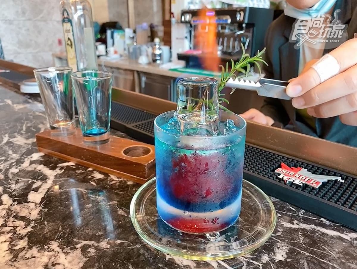 超狂酒吧「酥炸蜘蛛麵」這裡吃！還有撒旦腦袋可挖，冒煙魔法飲等最低120元能吃
