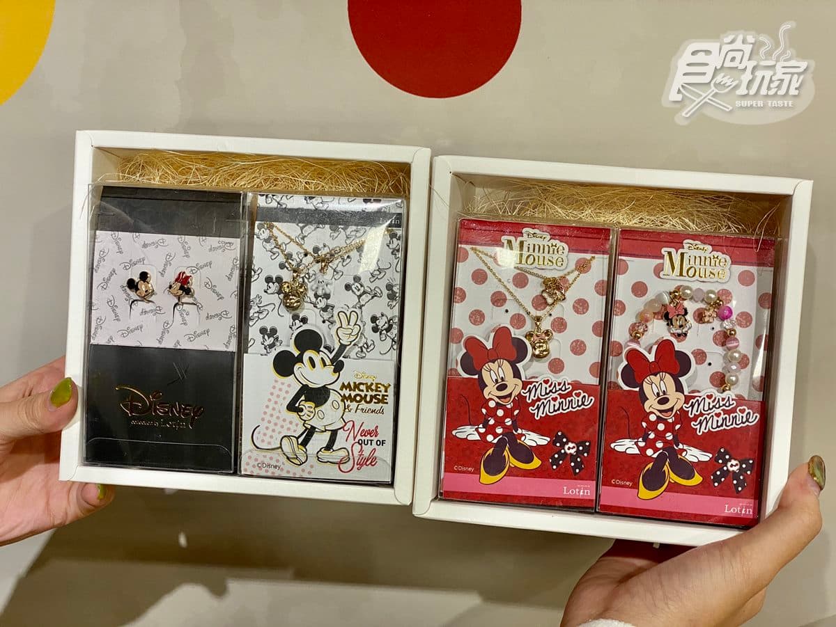 出發掃貨囉!新北耶誕限定「迪士尼公主」「小木偶皮諾丘」快閃店公開,先搶艾莎、小熊維尼飾品 出發掃貨囉!新北耶誕限定「迪士尼公主」「小木偶皮諾丘」快閃店公開,先搶艾莎、小熊維尼飾品
