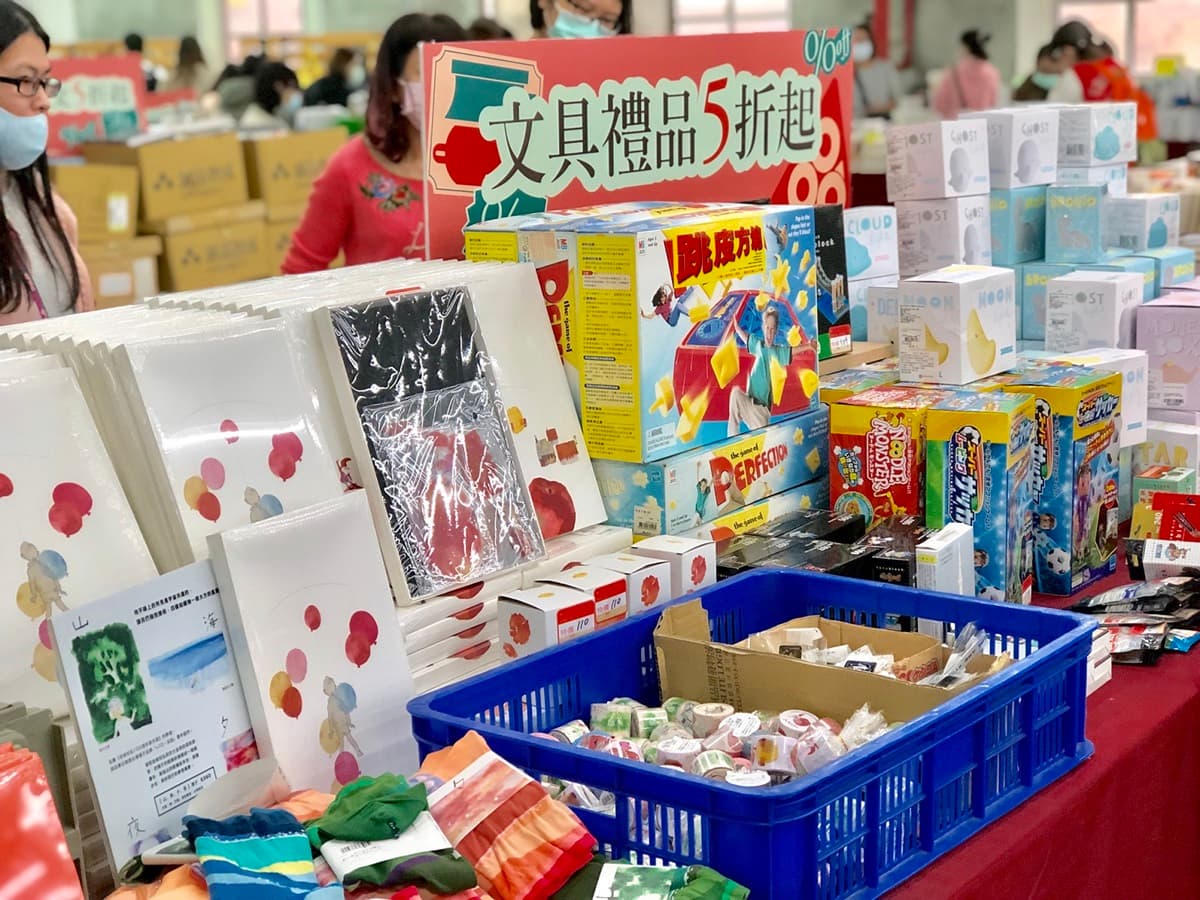 清倉下殺1折起!誠品首度舉辦超狂「萬物特賣會」,數十萬件書籍+文具禮品快衝挖寶 清倉下殺1折起!誠品首度舉辦超狂「萬物特賣會」,數十萬件書籍+文具禮品快衝挖寶