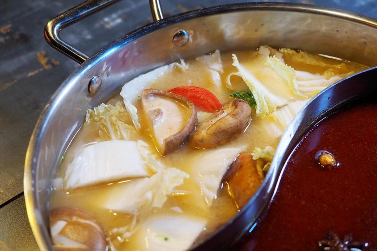 火鍋控快嘗鮮！北中南21家獨特鍋物：冬瓜白玉粥、鹹蛋黃牛奶、胡椒白菜雞