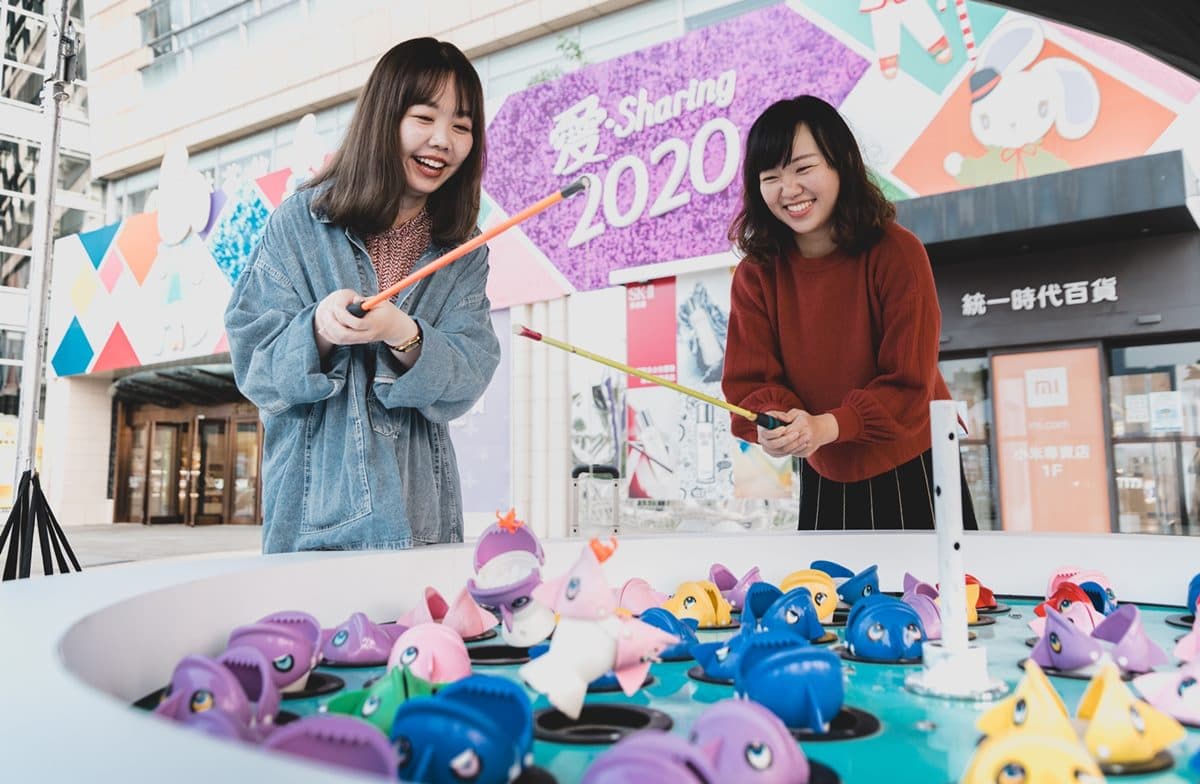 耶誕限定！高雄夢時代打造「純白系嘉年華遊樂園」，消費滿額再送「設施免費玩兌換券」
