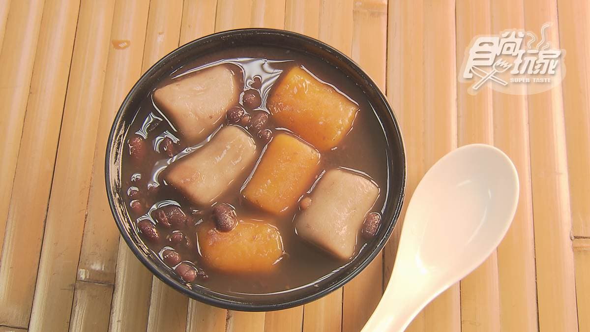 冬天紅豆湯底，喝一碗就暖心。