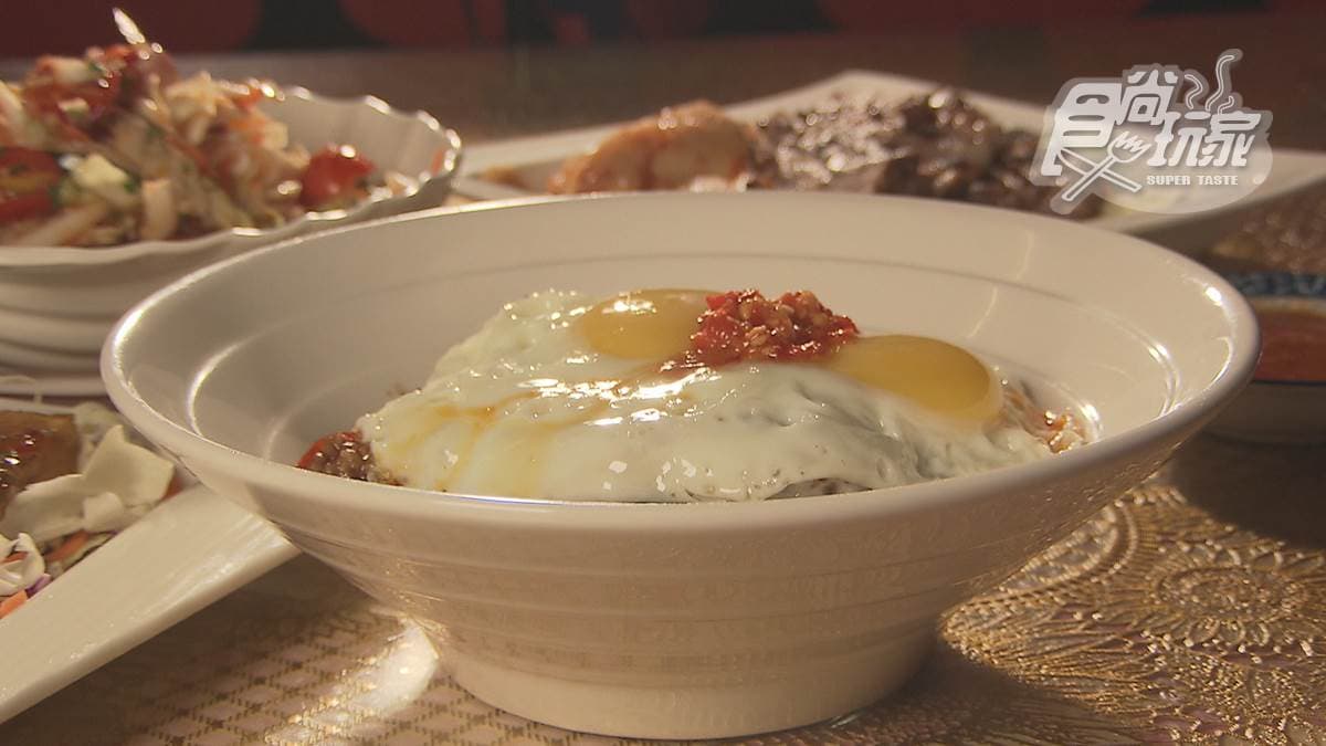 恆春巷子內的美味！台泰餐廳必點「緬式」打拋豬，再加邪惡半熟蛋更下飯
