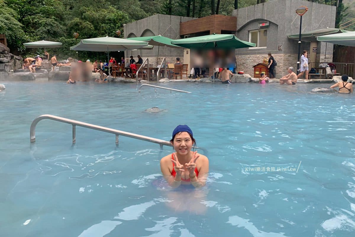 今冬宜蘭必衝行程！石頭湯池泡夢幻藍色溫泉，地熱煮蛋、玉米又Q又甜