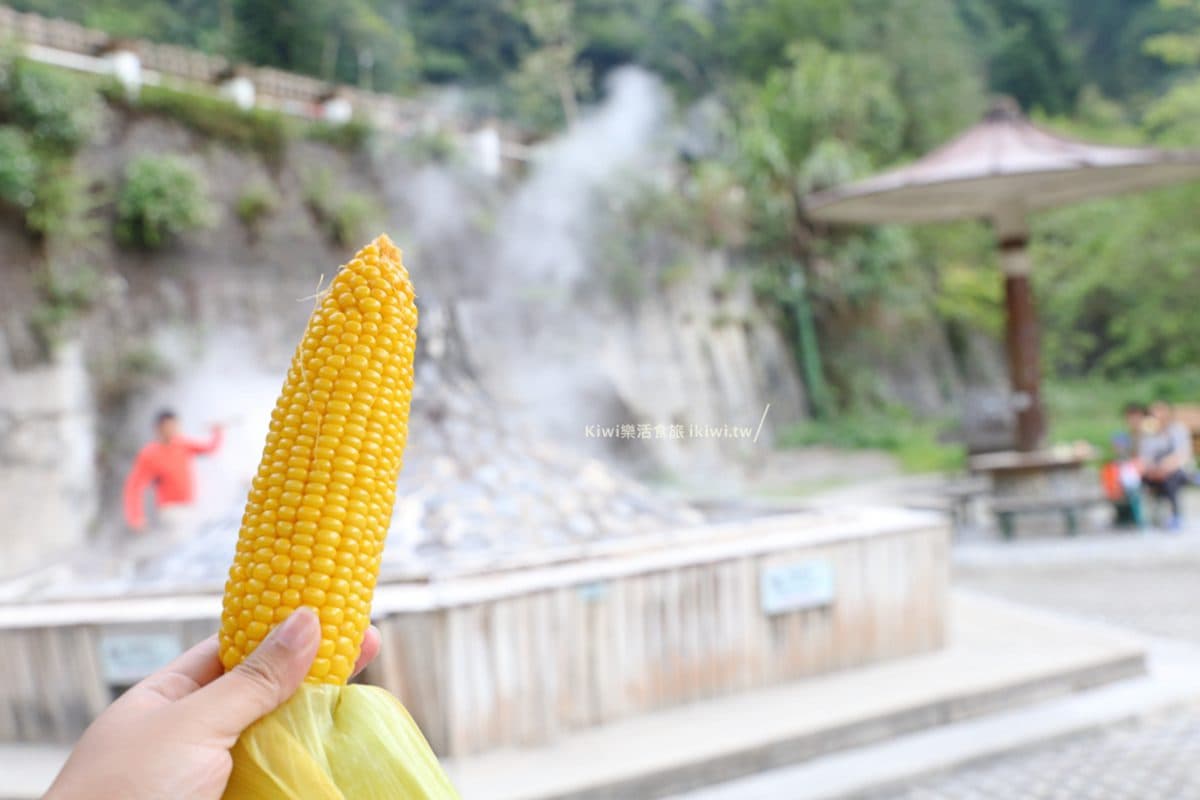 今冬宜蘭必衝行程！石頭湯池泡夢幻藍色溫泉，地熱煮蛋、玉米又Q又甜