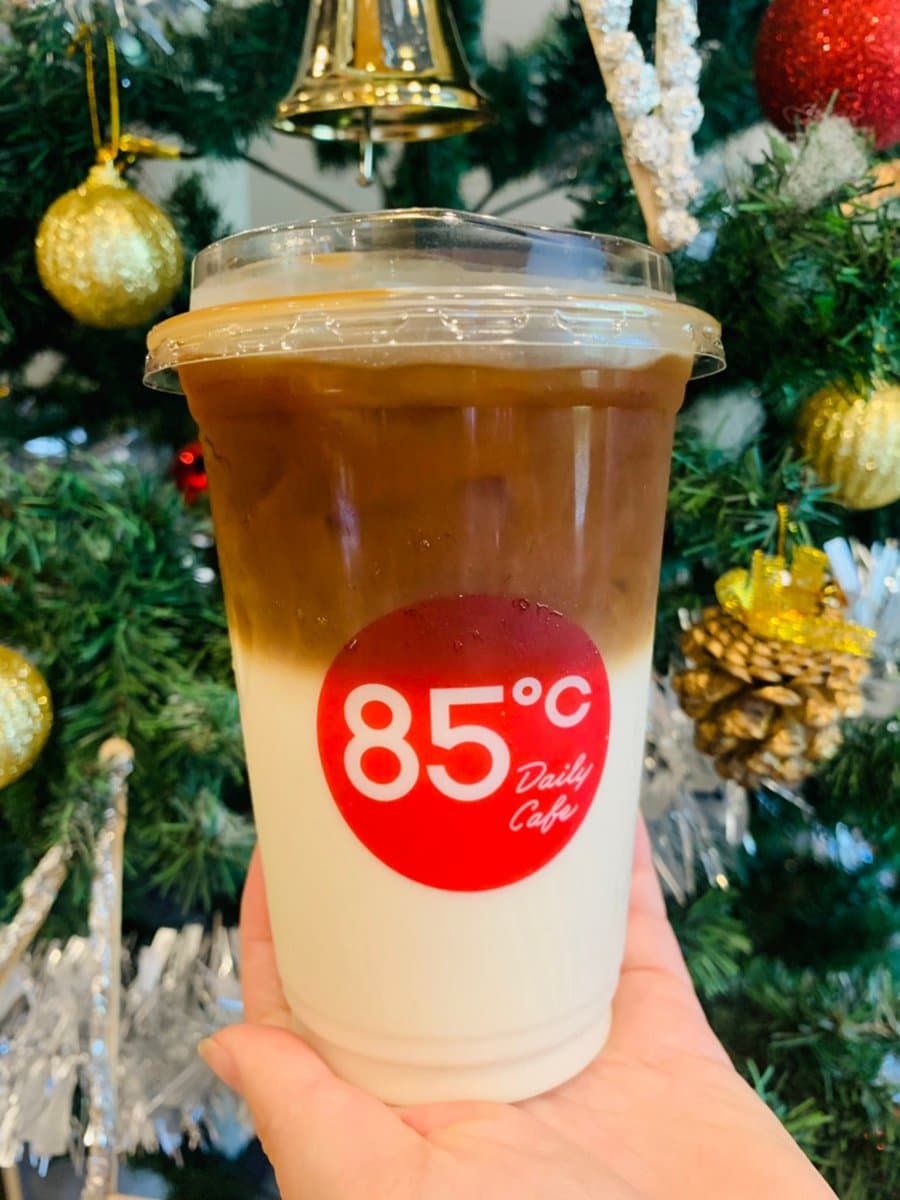 暖冬手搖到！85度C燕麥拿鐵這天「第2杯半價」，茶湯會推高CP值「紫米拿鐵」3飲品