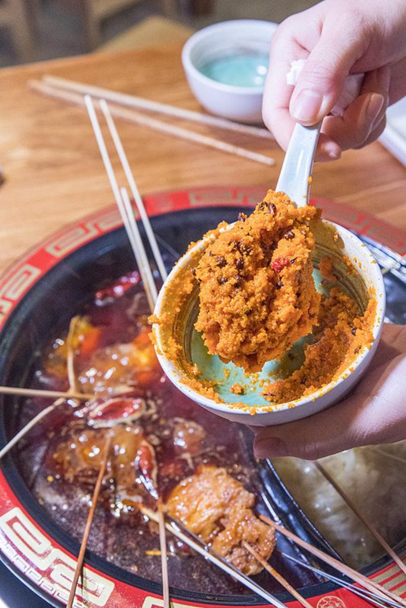 嗜辣者快筆記!台北正宗四川串串鍋牛油底料隨你加,必吃爽脆牛板筋、麻辣小龍蝦 嗜辣者快筆記!台北正宗四川串串鍋牛油底料隨你加,必吃爽脆牛板筋、麻辣小龍蝦