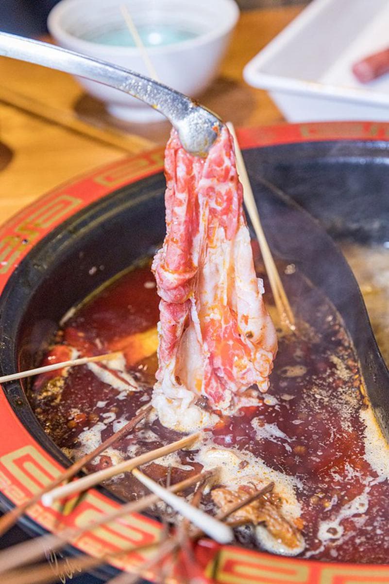 嗜辣者快筆記!台北正宗四川串串鍋牛油底料隨你加,必吃爽脆牛板筋、麻辣小龍蝦 嗜辣者快筆記!台北正宗四川串串鍋牛油底料隨你加,必吃爽脆牛板筋、麻辣小龍蝦