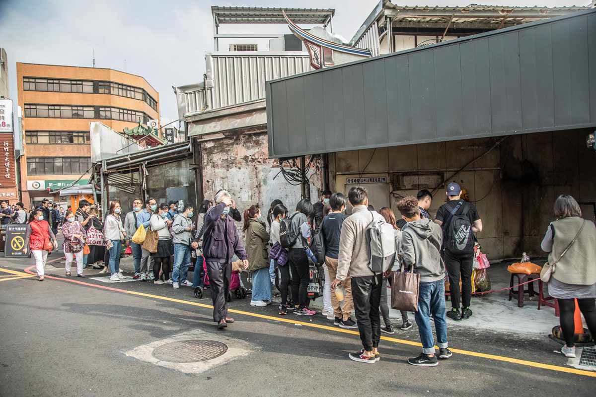 女神難忘的古早味！新竹人氣白色麥芽餅1顆只要15元，純手工現點現做一口咬下會牽絲