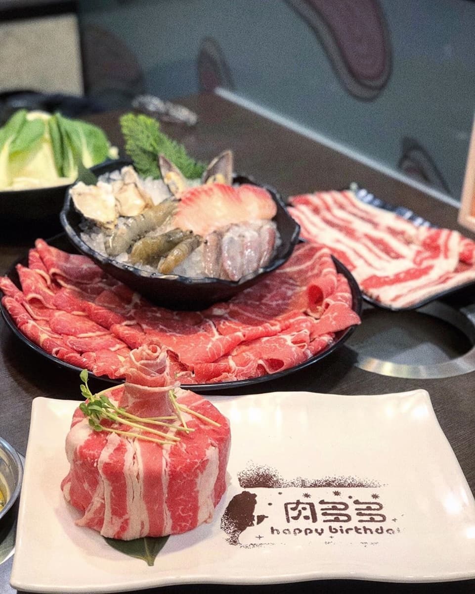 「肉多多火鍋」免費吃！這兩家飯店入住1400元有找，還送1015元雙人海陸鍋