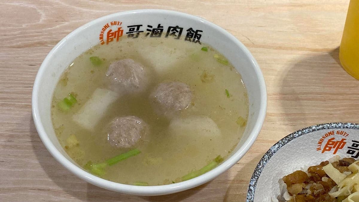 【食尚首播】傳承三代！台北黃金比例滷肉飯有滿滿膠質，老饕肉湯肉質鮮嫩帶中藥香