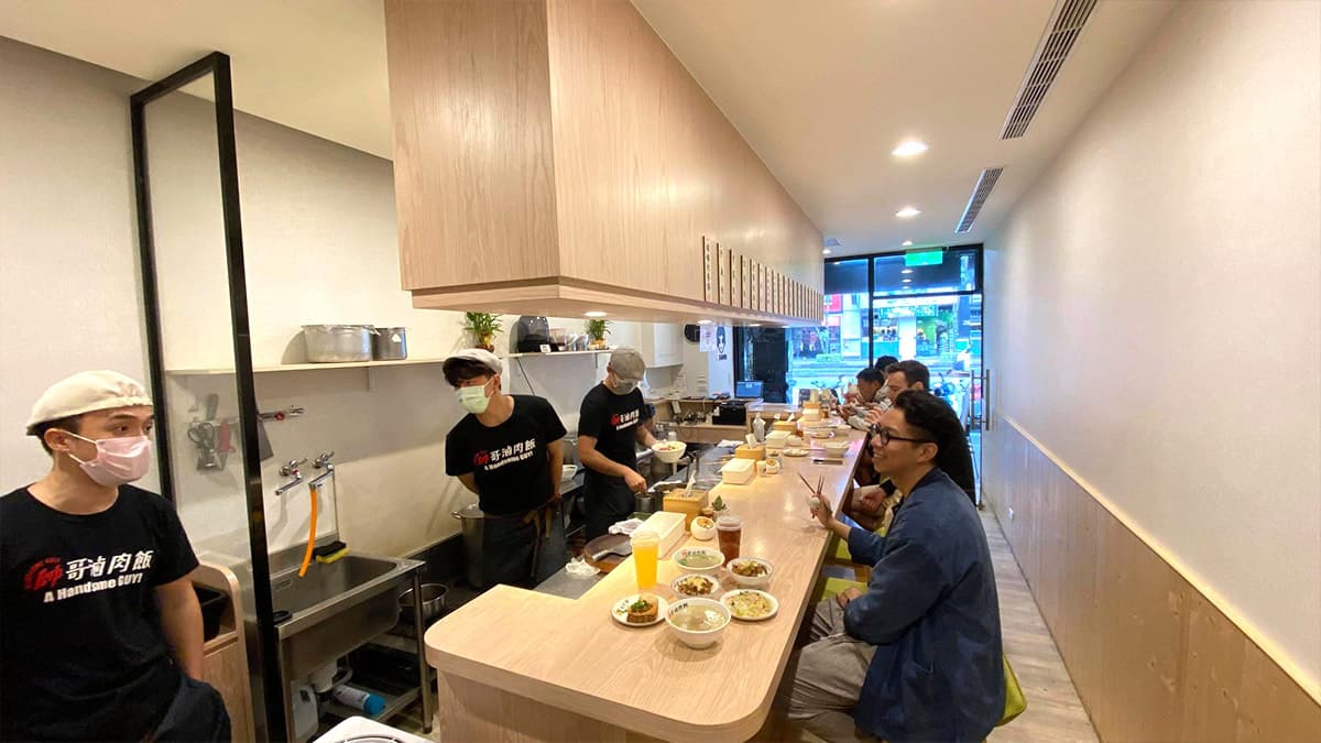 【食尚首播】傳承三代！台北黃金比例滷肉飯有滿滿膠質，老饕肉湯肉質鮮嫩帶中藥香