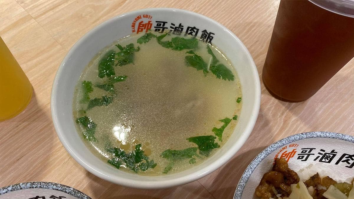 【食尚首播】傳承三代！台北黃金比例滷肉飯有滿滿膠質，老饕肉湯肉質鮮嫩帶中藥香