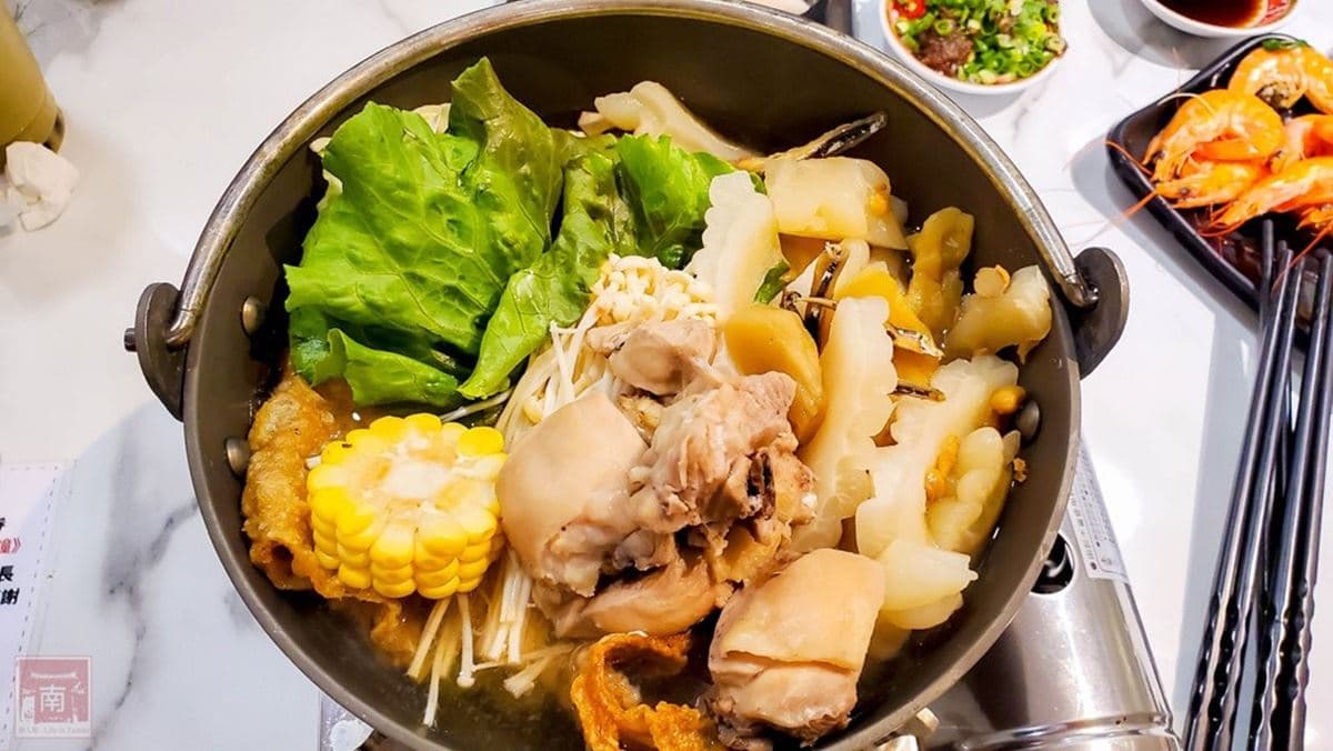 【新開店】只要300元!台南高CP值吃到飽連生魚片都有,必點主餐鳳梨苦瓜雞愈煮愈濃 【新開店】只要300元!台南高CP值吃到飽連生魚片都有,必點主餐鳳梨苦瓜雞愈煮愈濃