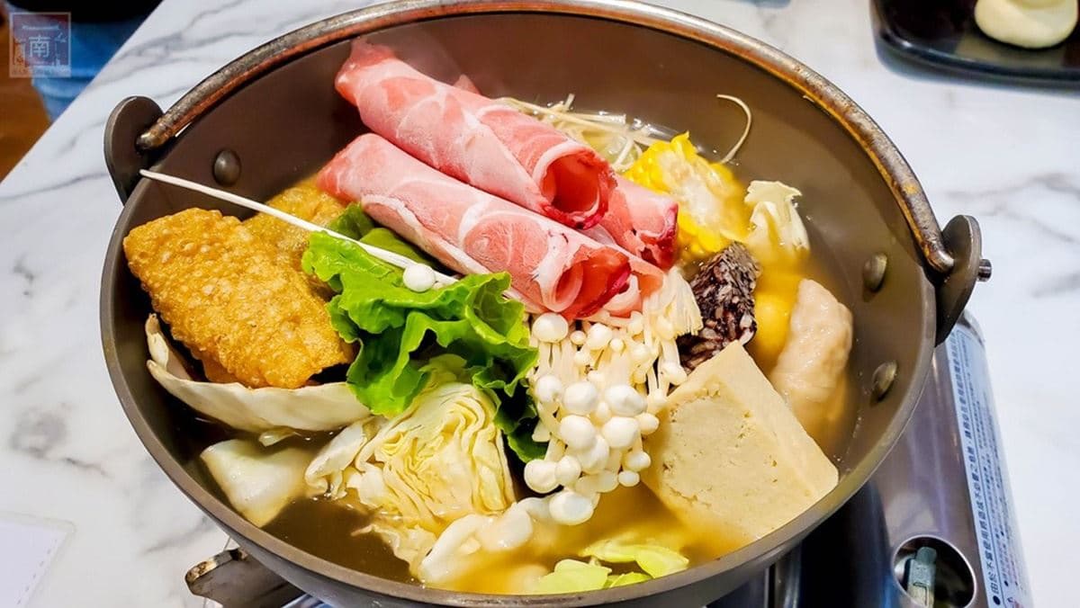 【新開店】只要300元!台南高CP值吃到飽連生魚片都有,必點主餐鳳梨苦瓜雞愈煮愈濃 【新開店】只要300元!台南高CP值吃到飽連生魚片都有,必點主餐鳳梨苦瓜雞愈煮愈濃