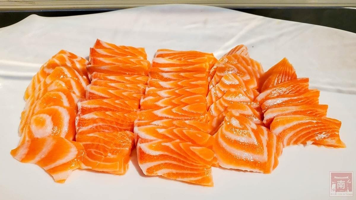 【新開店】只要300元!台南高CP值吃到飽連生魚片都有,必點主餐鳳梨苦瓜雞愈煮愈濃 【新開店】只要300元!台南高CP值吃到飽連生魚片都有,必點主餐鳳梨苦瓜雞愈煮愈濃