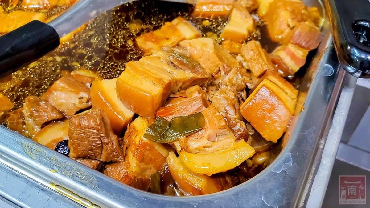 【新開店】只要300元!台南高CP值吃到飽連生魚片都有,必點主餐鳳梨苦瓜雞愈煮愈濃 【新開店】只要300元!台南高CP值吃到飽連生魚片都有,必點主餐鳳梨苦瓜雞愈煮愈濃