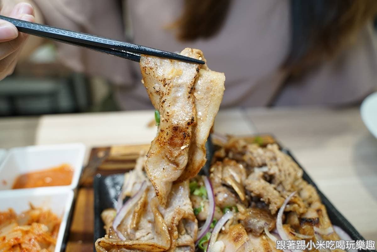 【新開店】全台唯一!新竹邪惡系丼飯用鍋鏟裝肉,4種肉品、8道小菜讓你吃到翻 【新開店】全台唯一!新竹邪惡系丼飯用鍋鏟裝肉,4種肉品、8道小菜讓你吃到翻