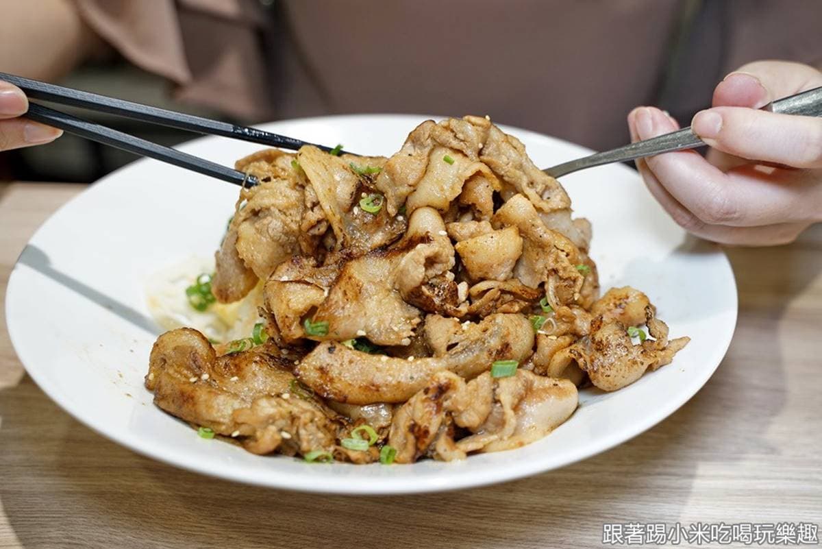 【新開店】全台唯一!新竹邪惡系丼飯用鍋鏟裝肉,4種肉品、8道小菜讓你吃到翻 【新開店】全台唯一!新竹邪惡系丼飯用鍋鏟裝肉,4種肉品、8道小菜讓你吃到翻