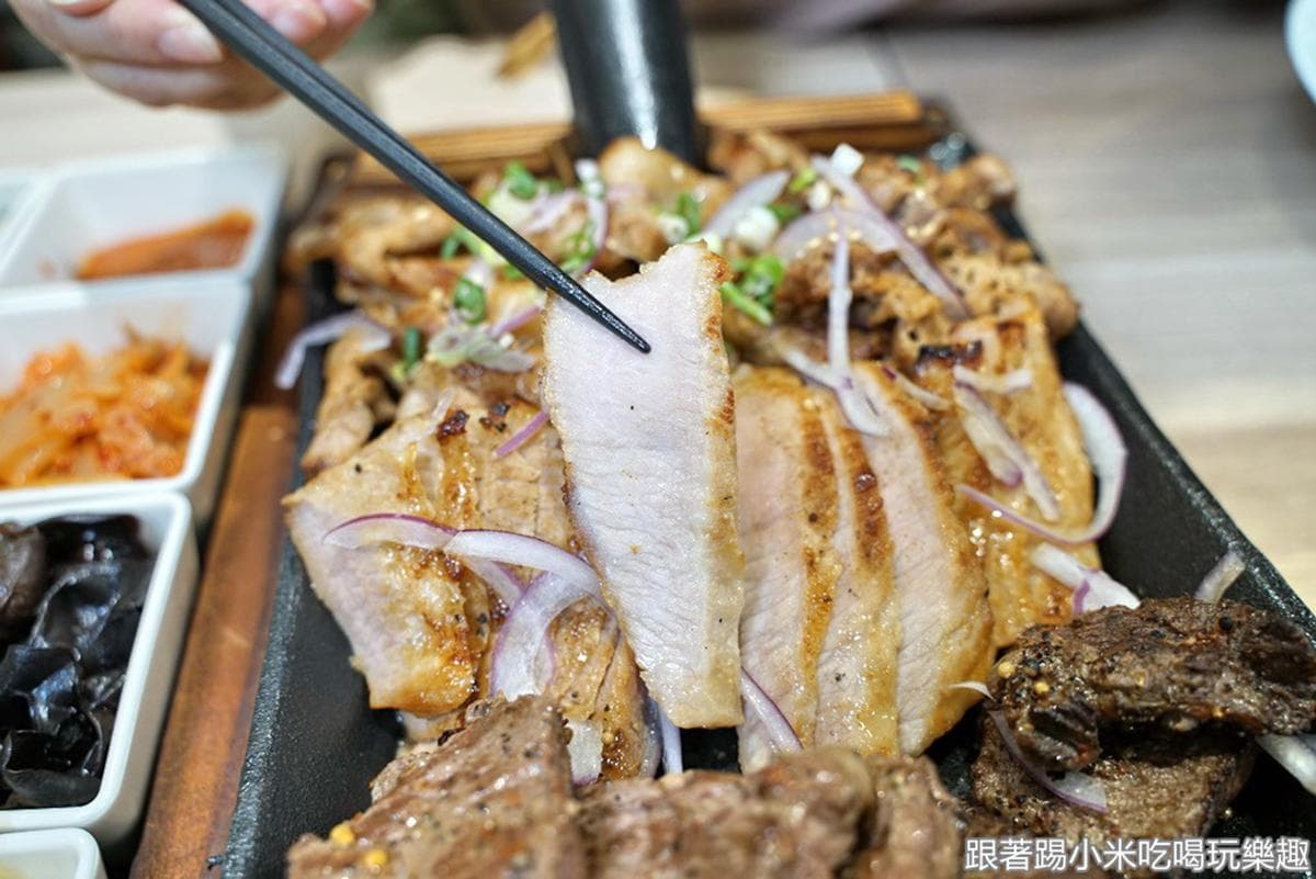 【新開店】全台唯一!新竹邪惡系丼飯用鍋鏟裝肉,4種肉品、8道小菜讓你吃到翻 【新開店】全台唯一!新竹邪惡系丼飯用鍋鏟裝肉,4種肉品、8道小菜讓你吃到翻